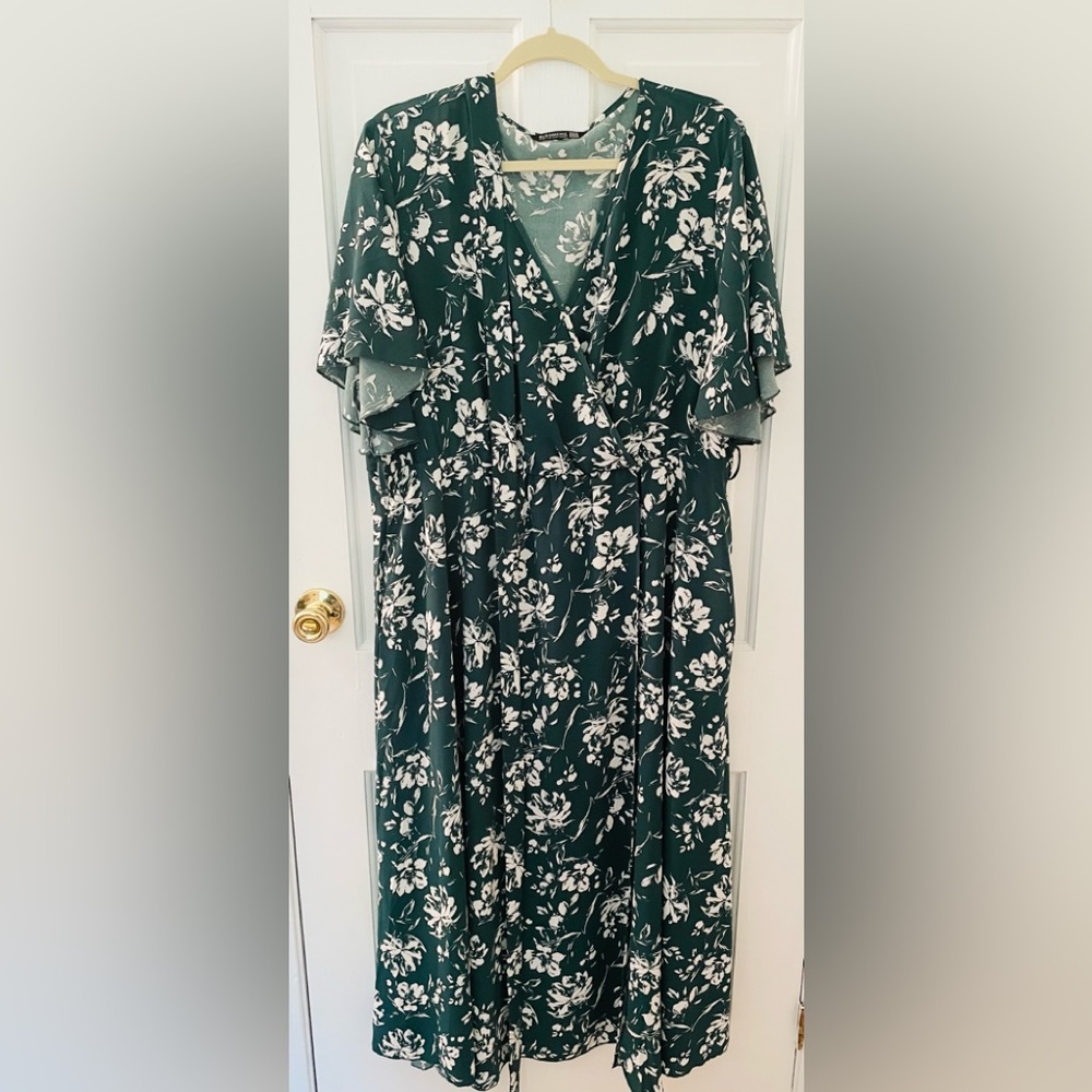 BloomChic Faux Wrap Green Floral Dress Size 18/20